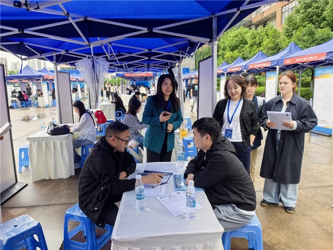 天枢鸟航空受邀参加第十四届贵州人才博览会 低空经济引才与校企合作双丰收(图5)